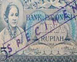 It displays a collection of old currencies and provides information about the history of the banking system in the country It displays a collection of old currencies and provides information about the history of the banking system in the country.